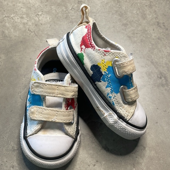 Toddler Converse Around the World Shoes, Size 4 - Picture 3 of 7